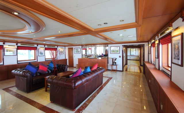 Pandaw MY Andaman Explorer Interior 3.jpg